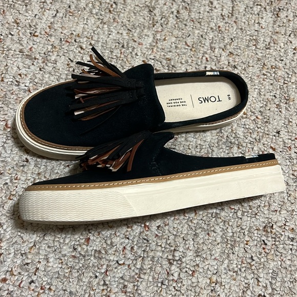 Cute Toms slip on shoes - Picture 2 of 4